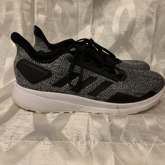 Men's Adidas size 11 athletic shoes - Picture 2 of 3